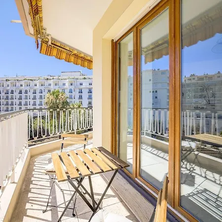 Sublime Two Bedroom Apartment With Parking & Terrace Cannes Exterior photo