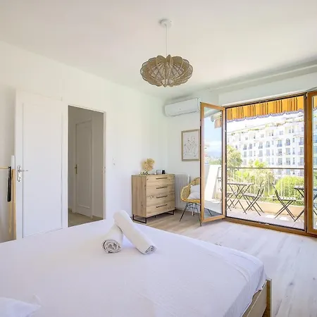 Sublime Two Bedroom Apartment With Parking & Terrace Cannes Exterior photo