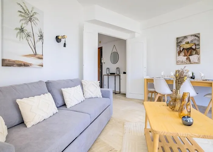 Sublime Two Bedroom Apartment With Parking & Terrace