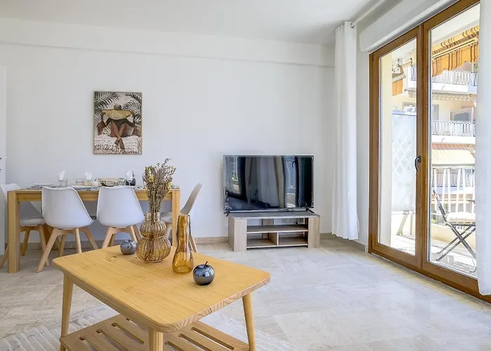 Sublime Two Bedroom Apartment With Parking & Terrace