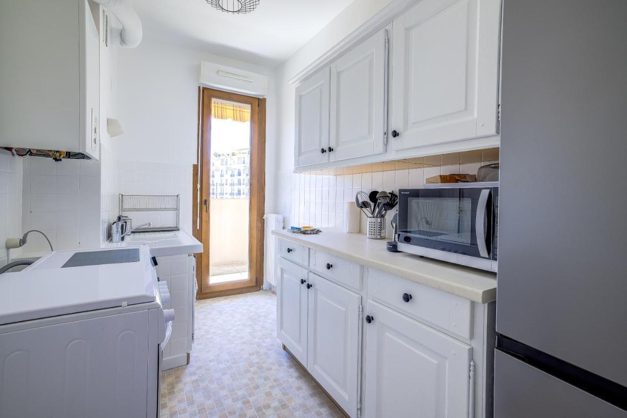 Sublime Two Bedroom With Parking & Terrace Appartement *