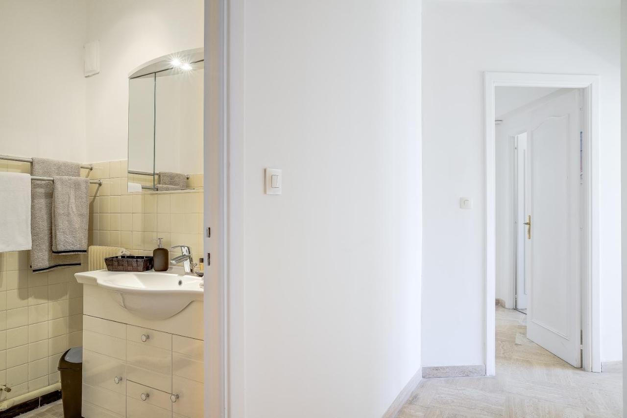 Sublime Two Bedroom With Parking & Terrace Appartement *