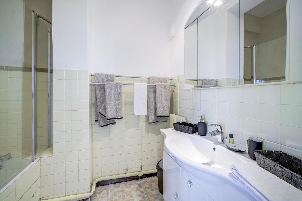 Sublime Two Bedroom With Parking & Terrace Appartement *